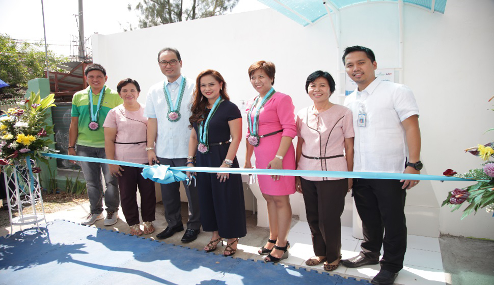 (L-R): Caingin Brgy Chairman Christopher Dictado, Caingin Elementary School Principal Guadalupe Factoriza, Manila Water President Ferdinand Dela Cruz, Sta. Rosa Mayor Arlene Arcillas, Administrator of the Provincial Government of Laguna Atty. Dulce Rebanal, Education Specialist Socorro Escape, Laguna Water General Manager Melvin Tan.