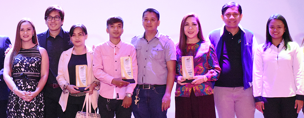 In-photo: Laguna First District Congresswoman Arlene Arcillas (1st from L); Santa Rosa City Mayor Dan Fernandez (2nd from L); Laguna Water Stakeholder Manager Ana Martir (3rd from R); Laguna Water Project Management and Technical Services Head Jun Fradejas (2nd from R); Laguna Water Sustainable Development Manager Eunice Christine Ricaforte (1st from R); and other recipients of the Green Award